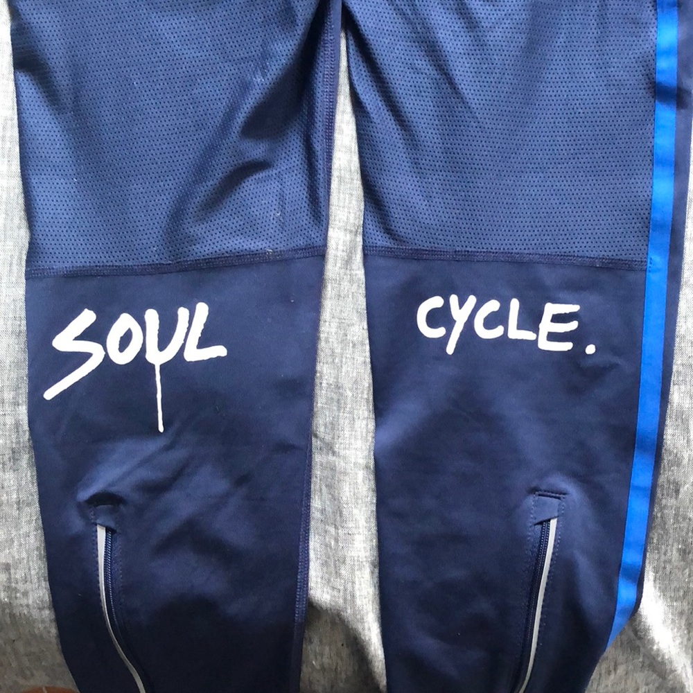 Men’s Large Soul Cycle leggings by Nike.